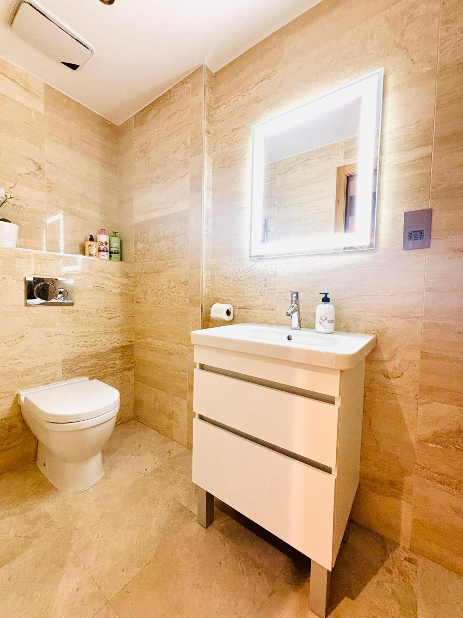 Ocean Village High Floor Luxury Modern Apartment 直布罗陀 外观 照片