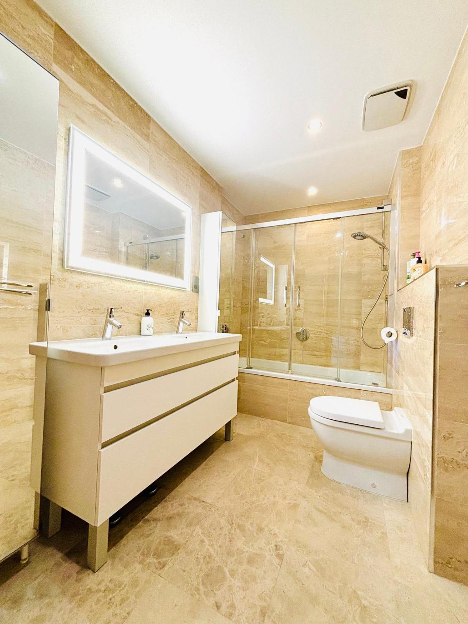 Ocean Village High Floor Luxury Modern Apartment 直布罗陀 外观 照片